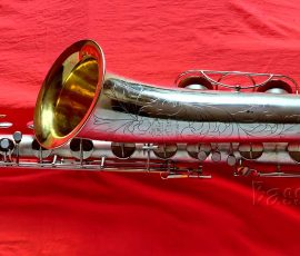This Martin Committee III bari from 1958 came without a chromatic F# key. It also doesn’t have very ergonomically friendly keys compared to its Selmer Mark VI counterparts. Martin Committee III baritone sax, The Martin Baritone, silver plated sax with nickel plated keys and gold plated inner bell, silver sax on red background, saxophone bell engraving, saxophone keys, low Bb bari sax, vintage sax, vintage American saxophone