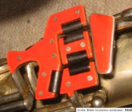 Akustik tenor #2345. Source: rechtschreibfeler on eBay.ch saxophone keys, Akustik saxophone, vintage German sax, orange key touches, silver sax,