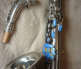 Akustik alto #16xx Source: delfin-blue on eBay.de Akustik alto sax, saxophone keys, blue glass key touches, full pearl version, saxophone neck with microtuner, silver plated sax, vintage German saxophone