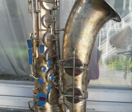 Akustik tenor #1440 Source: spirollus123 on eBay.de saxophone keys, Akustik saxophone, vintage German sax, blue key touches, rolled tone holes, silver sax,