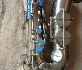 Akustik alto #16xx Source: delfin-blue on eBay.de Akustik alto sax, saxophone keys, blue glass key touches, full pearl version, vintage German saxophone