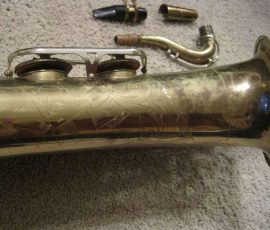 Unstencilled tenor #8237 D&J copy of The New King. Source: madeinusa14 on eBay.com vintage German saxophone, Dörfler & Jörka, unlabelled stencil sax, bell engraving, two-tone horn, D&J copy of Keilwerth The New King