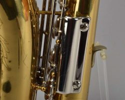 Boucet alto # ? D&J copy of The New King. Source: kurprinz on eBay.de vintage German saxophone, Dörfler & Jörka, Boucet, stencil sax, clothes guard, two-tone horn against white background