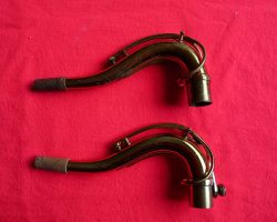 De Villiers tenor # 11xxx by D&J
Toneking 29xxx by JK
Source: Bassic Sax Right side view of 2 vintage German tenor saxophone necks, Julius Keilwerth, Toneking, Dörfler & Jörka, De Villiers