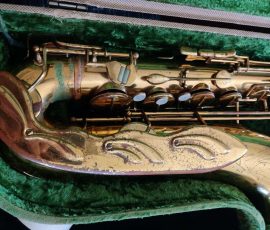 Diplomat tenor # 7652 D&J copy of The New King. Source: eBay.com vintage German tenor saxophone, Dörfler & Jörka, Diplomat, stencil sax, metal angel wing key guard, lacquer sax with lacquer angel wing, lower stack keys