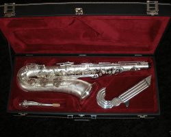 Angelwing original & replacement for Toneking tenor # 22xxx. Source: Gerhard Keilwerth vintage German tenor saxophone, Julius Keilwerth, Toneking, saxophone photographed inside its new case, original angel wing key guard made of Lucite, replacement metal angel wing key guard in case along with neck, silver plated horn