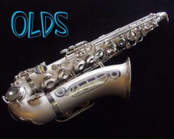 Olds Super alto Source: soundfuga.jp Olds Super alto sax, silver sax on black background