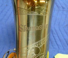 Skymaster tenor # 11601 D&J copy of The New King. Source: Saxsrookie on SOTW vintage German saxophone, Dörfler & Jörka, Skymaster, stencil sax, bell engraving, two-tone horn, D&J copy of Keilwerth The New King