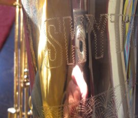 Skytone bari # 17316 Source: bluespeter1.de vintage German saxophone, Dörfler & Jörka, Skytone, stencil sax, bell engraving, lacquer horn, D&J copy of Keilwerth The New King