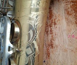 Toneline Artist tenor # 7842 D&J copy of The New King. Source: bryjohn1 on eBay.com vintage German saxophone, Dörfler & Jörka, Toneline Artist, stencil sax, bell engraving, two-tone horn, D&J copy of Keilwerth The New King