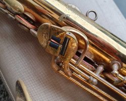 ACe tenor # 17890 D&J copy of a Toneking. Source: g.mu6 on eBay.com left pinkie keys on Dörfler & Jörka tenor saxophone, vintage German sax, stencil sax, lacquer saxophone