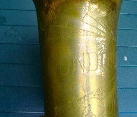 Condor tenor # 10538 D&J copy of The New King. Source: boplover on eBay.com vintage German saxophone, Dörfler & Jörka, Condor, stencil sax, bell engraving, lacquer horn, D&J copy of Keilwerth The New King