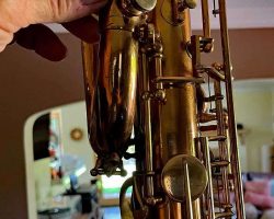 Dörfler & Jörka low Bb bari # 18xxx. Source: electricard8 on eBay.com vintage German saxophone, Dörfler & Jörka low Bb baritone sax, round thumb screw that fastens the neck, octave mechanism