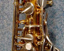 SML alto # 8522 D&J copy of The New King. Source: junkdude.com left hand & palm keys on Dörfler & Jörka alto saxophone, vintage German sax, stencil sax, two-tone saxophone
