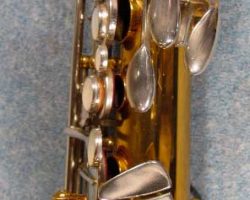 SML alto # 8522 D&J copy of The New King. Source: junkdude.com left palm & pinkie keys on Dörfler & Jörka alto saxophone, vintage German sax, stencil sax, two-tone saxophone