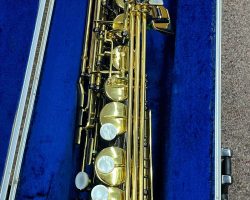Source: Mark's Boutique on reverb.com Keilwerth SX90R straight alto sax, black nickel with gold lacquer bell & keys, lower stack keys viewed from the front