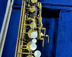 Source: Mark's Boutique on reverb.com Keilwerth SX90R straight alto sax, black nickel with gold lacquer bell & keys, upper stack & palm keys, oversize key touches, adjustable palm keys