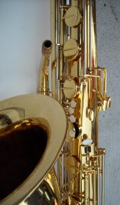 Source: MasonProSaxophonesSince1949 on eBay.com Mason Pro bass saxophone, Jinyin-made bass saxophone, long wrap bass, stencil sax, Chinese bass sax, vintage American style, Conn New Wonder bass sax copy,