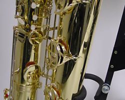 Source: intermuzika on eBay.com Oleg first generation bass saxophone, Jinbao-made bass saxophone, short wrap bass, stencil sax, Chinese bass sax, Super Action 80 Series II copy,