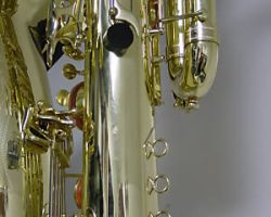 Source: intermuzika on eBay.com Oleg first generation bass saxophone, Jinbao-made bass saxophone, short wrap bass, stencil sax, Chinese bass sax, Super Action 80 Series II copy,