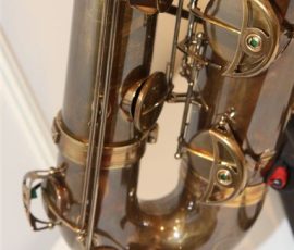 Source: eBay.com J'Elle Stainer bass saxophone, Jinbao-made bass saxophone, short wrap bass, stencil sax, Chinese bass sax, Super Action 80 Series II copy, vintage finish