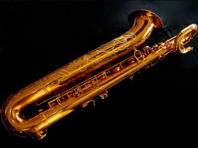 Serial # unknown. Source: soundfuga.jp low A bari sax, Dave Guardala Artist Series baritone saxophone, floral engraving, lacquer saxophone