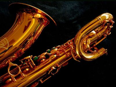 Serial # unknown. Source: soundfuga.jp low A bari sax, Dave Guardala Artist Series baritone saxophone, floral engraving, lacquer saxophone