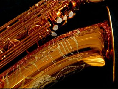 Serial # unknown. Source: soundfuga.jp low A bari sax, Dave Guardala Artist Series baritone saxophone, floral engraving, lacquer saxophone