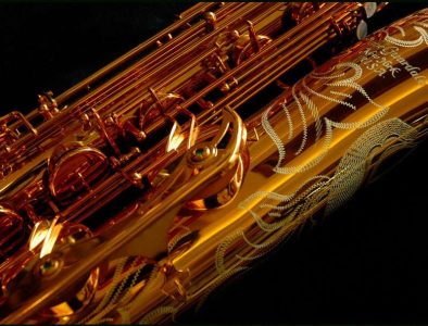 Serial # unknown. Source: soundfuga.jp low A bari sax, Dave Guardala Artist Series baritone saxophone, floral engraving, lacquer saxophone