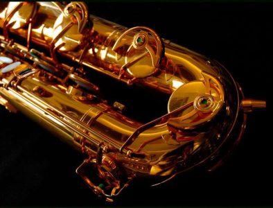 Serial # unknown. Source: soundfuga.jp low A bari sax, Dave Guardala Artist Series baritone saxophone, floral engraving, lacquer saxophone