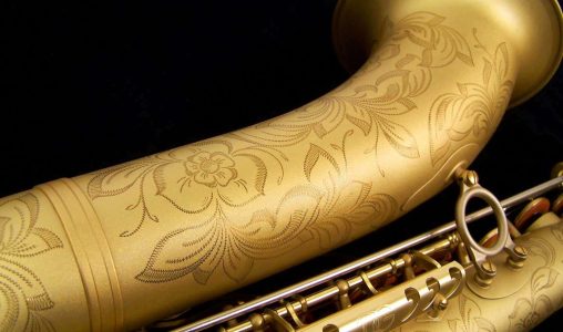 Earth Tone tenor #015149. Source: Dave Kessler DG-503ET tenor sax, Dave Guardala tenor saxophone, B&S, matt gold finish with gold lacquer inner bell, extensive floral engraving all over