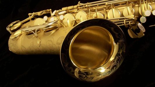 Earth Tone tenor #015149. Source: Dave Kessler DG-503ET tenor sax, Dave Guardala tenor saxophone, B&S, matt gold finish with gold lacquer inner bell, extensive floral engraving all over