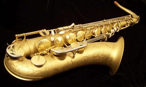 Earth Tone tenor #015149. Source: Dave Kessler DG-503ET tenor sax, Dave Guardala tenor saxophone, B&S, matt gold finish with gold lacquer inner bell, extensive floral engraving all over