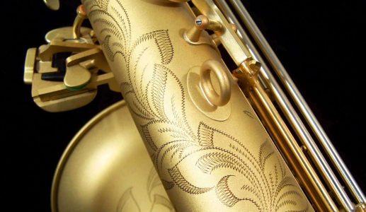Earth Tone tenor #015149. Source: Dave Kessler DG-503ET tenor sax, Dave Guardala tenor saxophone, B&S, matt gold finish with gold lacquer inner bell, extensive floral engraving all over