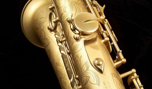 Earth Tone tenor #015149. Source: Dave Kessler DG-503ET tenor sax, Dave Guardala tenor saxophone, B&S, matt gold finish with gold lacquer inner bell, extensive floral engraving all over