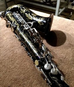 Source: qlflflr on eBay.com DG-402 alto sax, New York Series, series features NY skyline features engraved all over the keywork & bell, rich engraving all over the instrument, Dave Guardala alto saxophone, black nickel plate with silver plated keys,