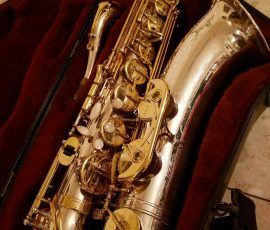 Source: adbforyour on eBay.com DG-502 tenor sax, New York Series, series features NY skyline features engraved all over the keywork & bell, rich engraving all over the instrument, Dave Guardala tenor saxophone, silver plate with gold plated keys,